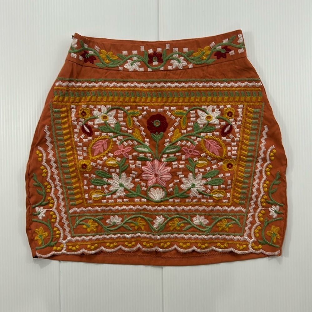 J46. SHEIN Orange Floral Embroidered Skirt (XS)